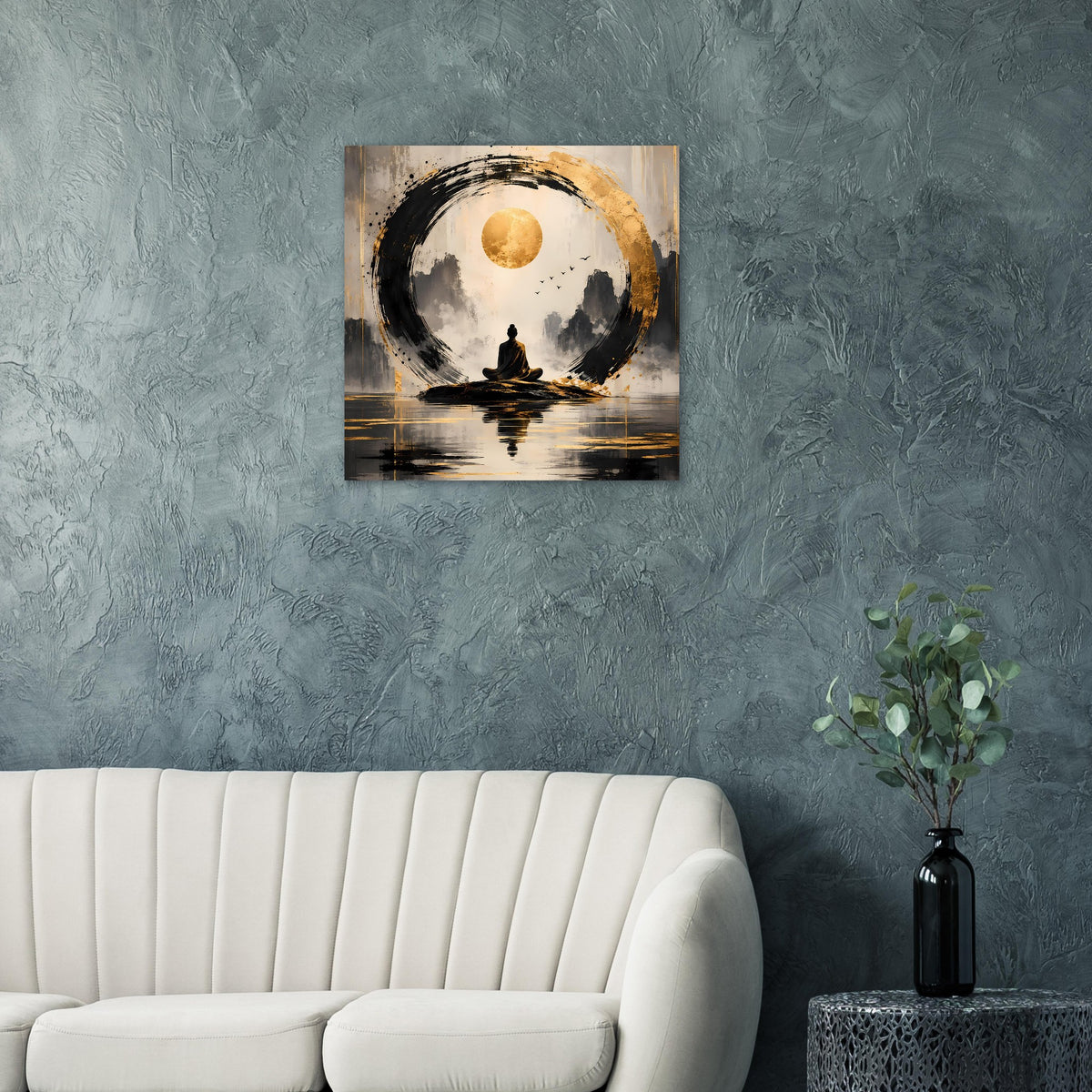 Zenposter auf blau-grauem Hintergrund: goldener Mond, schwarzer Kreis und Meditationssilhouette