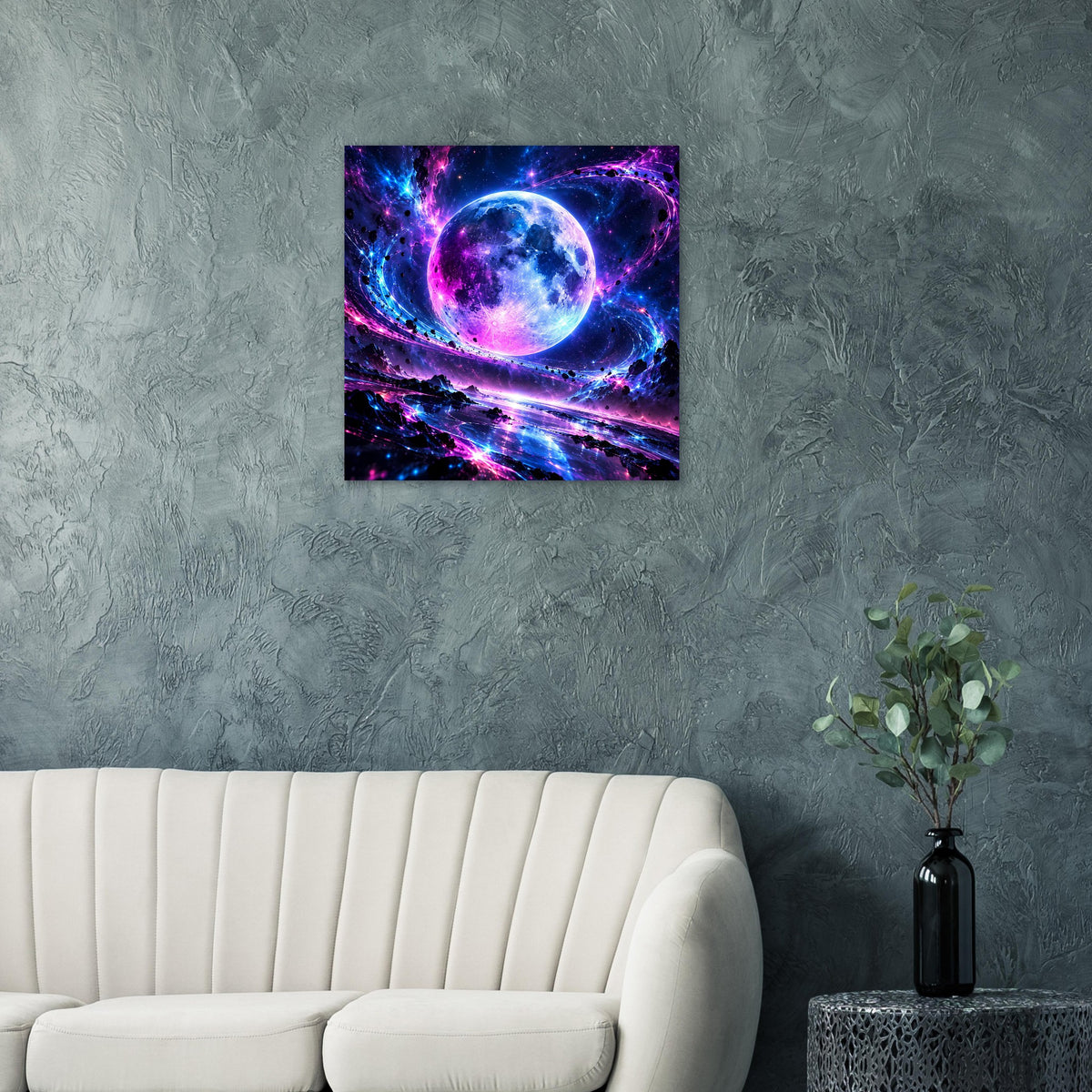Quadratisches Galaxie-Poster mit Planetenkugel und Galaxiestrukturen in Blau und Violett