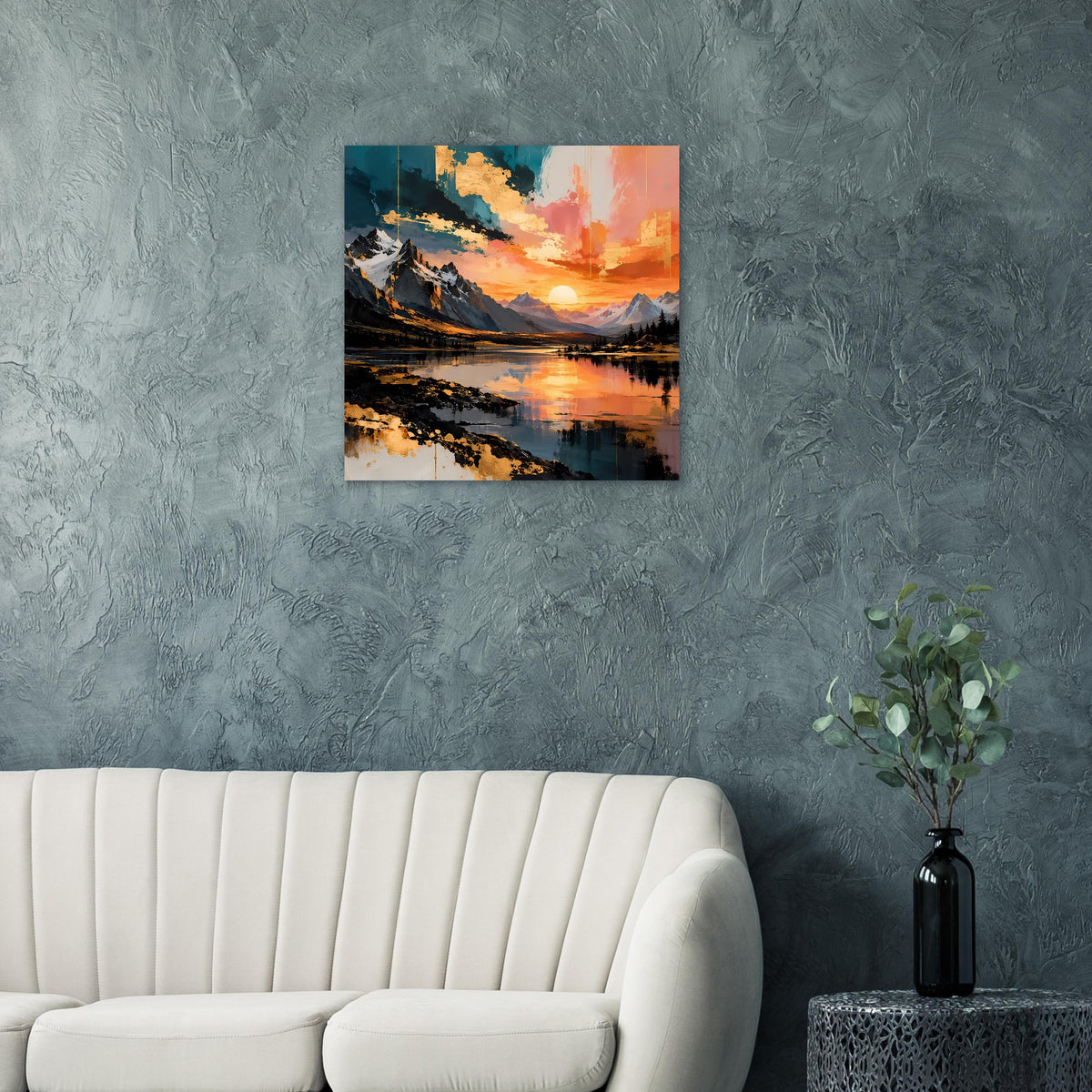 Landschafts-Poster: Sonnenuntergang über Bergen mit See, orangefarbenem Himmel und Wolken