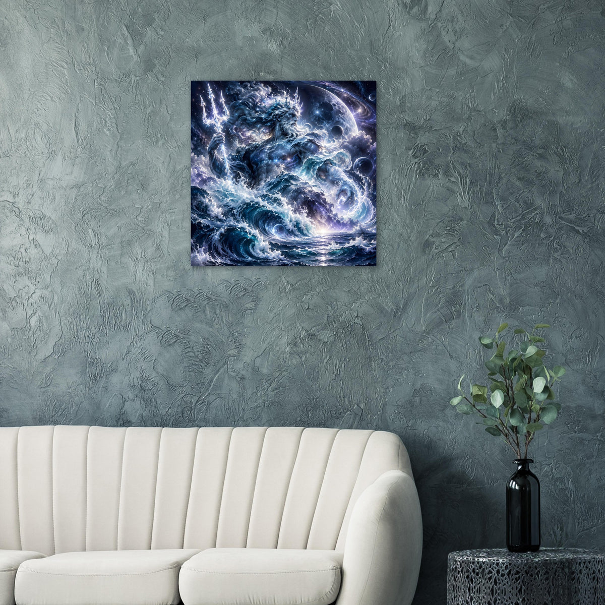 Quadratisches Poster mit blauem Ozean- und Nebelwirbelmotiv an grauer Wand