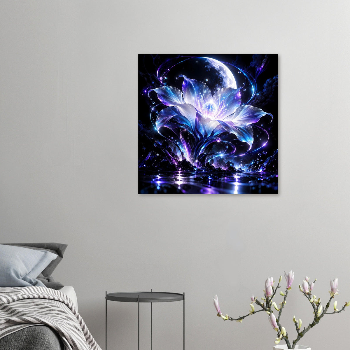 Gerahmtes Poster mit Mond und strahlenden blauen Blüten, dunklem Sternenhintergrund