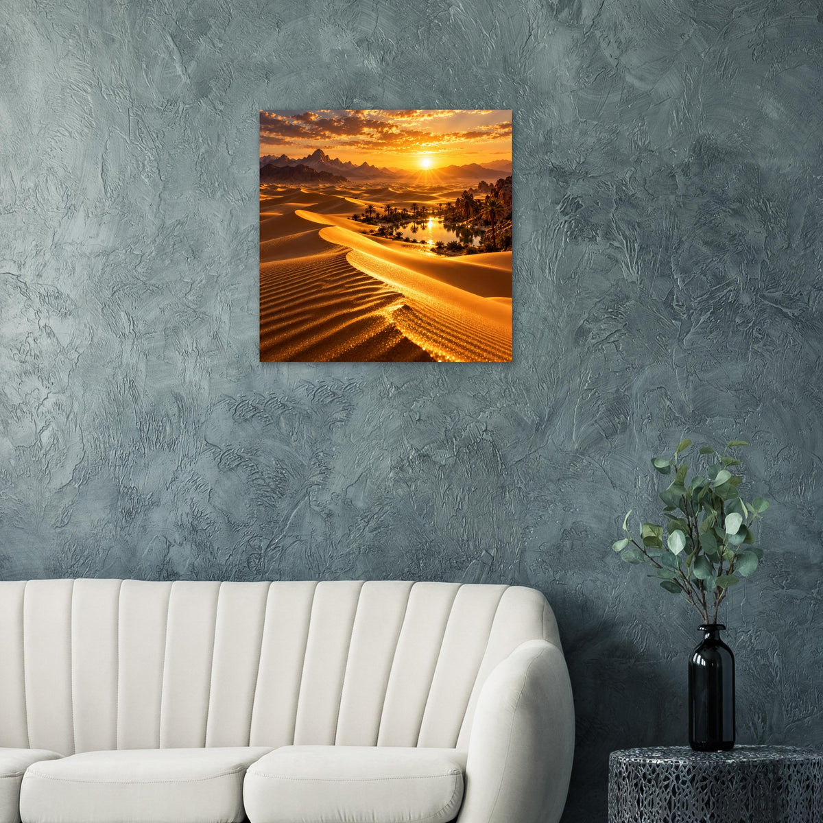 Quadratisches Poster mit Sonnenuntergang über Sanddünen und Stadtlichtern am Flussufer