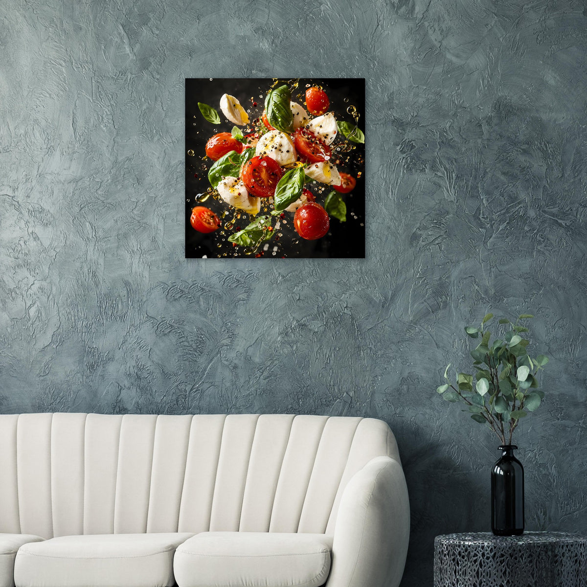 Gerahmtes Poster mit Caprese-Salat-Motiv aus Tomaten, Mozzarella und Basilikum