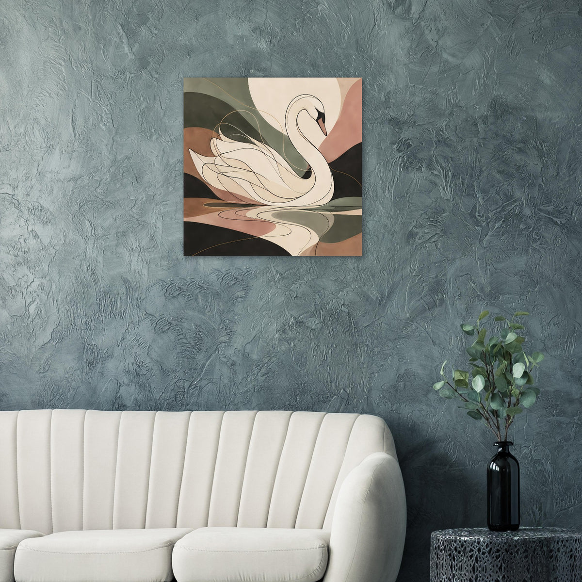 Schwanenposter mit schwarzem Rahmen, weißes Schwanenmotiv auf naturfarbigem, abstraktem Hintergrund.