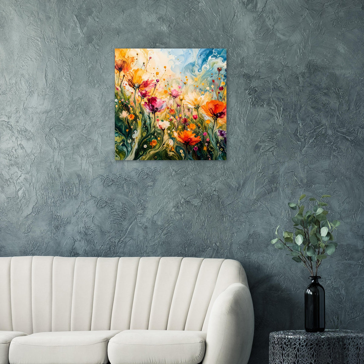 Abstraktes Blumenposter mit bunten Blüten, blaues Farbmuster im oberen Bereich.