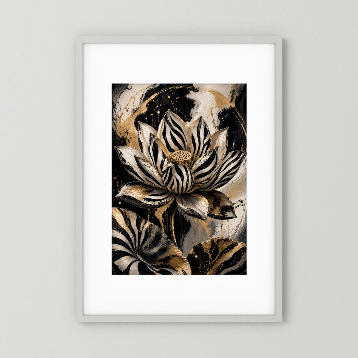 Abstraktes Lotusblüten-Poster: schwarz-goldene, gestreifte Blume im Hochformat