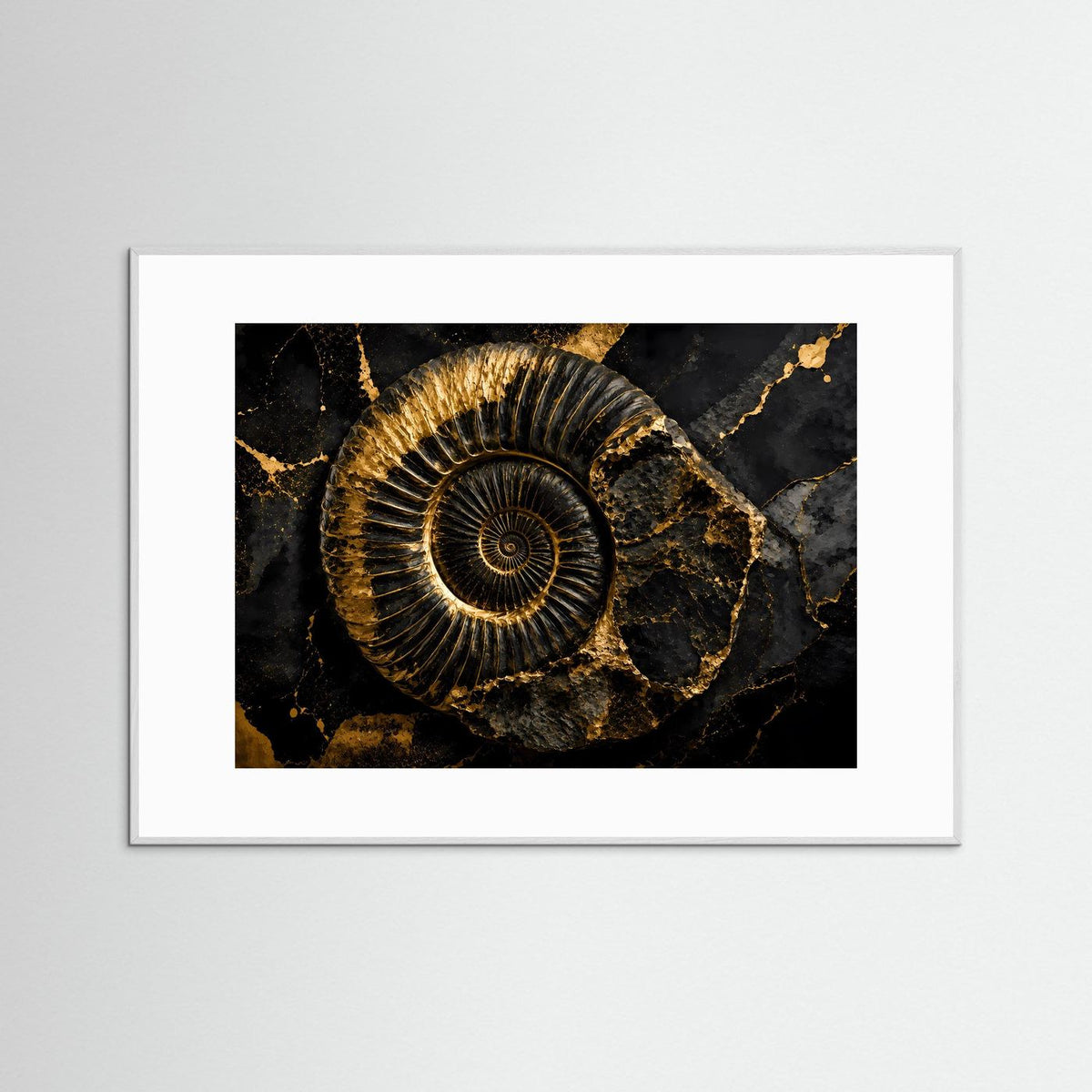 Querformat-Poster mit goldenem Ammonit auf dunklem Marmormotiv, weißer Rahmen