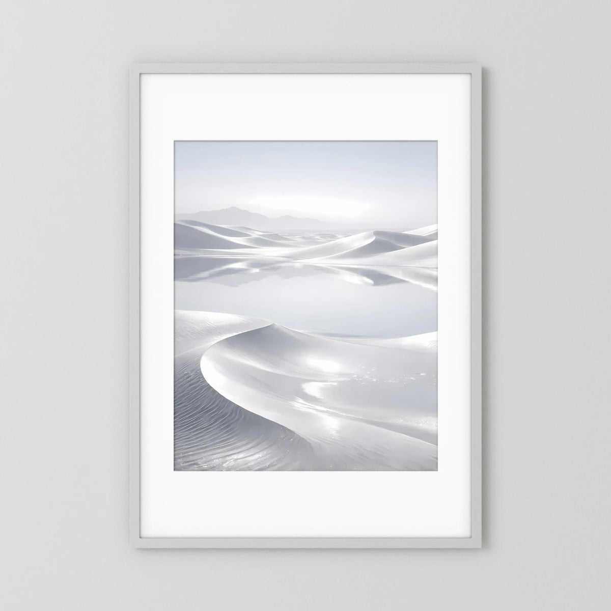 Wandbild mit weißem Rahmen, minimalistische Wüstenlandschaft in Weißtönen
