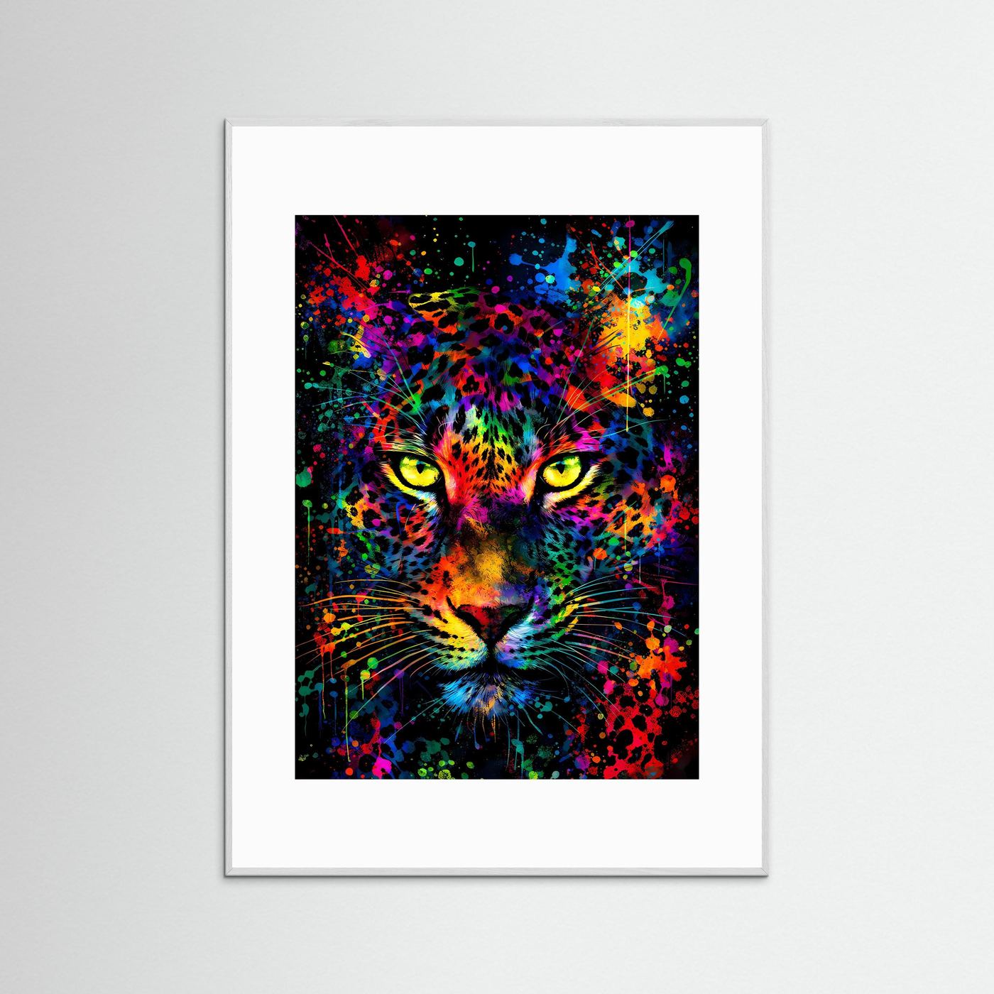 Der Blick der Wildnis | Neon Leopard Poster mit leuchtenden Augen & Regenbogen-Farben | Abstraktes Wildtier Kunstposter Hochformat