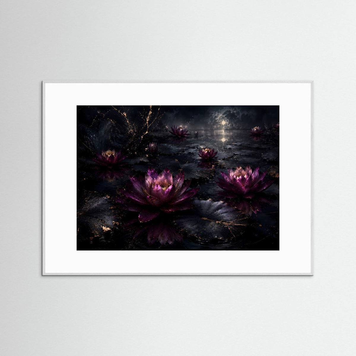 Wandbild mit dunklen Seerosen und violetten Blüten, weißer Rahmen, weißer Rand