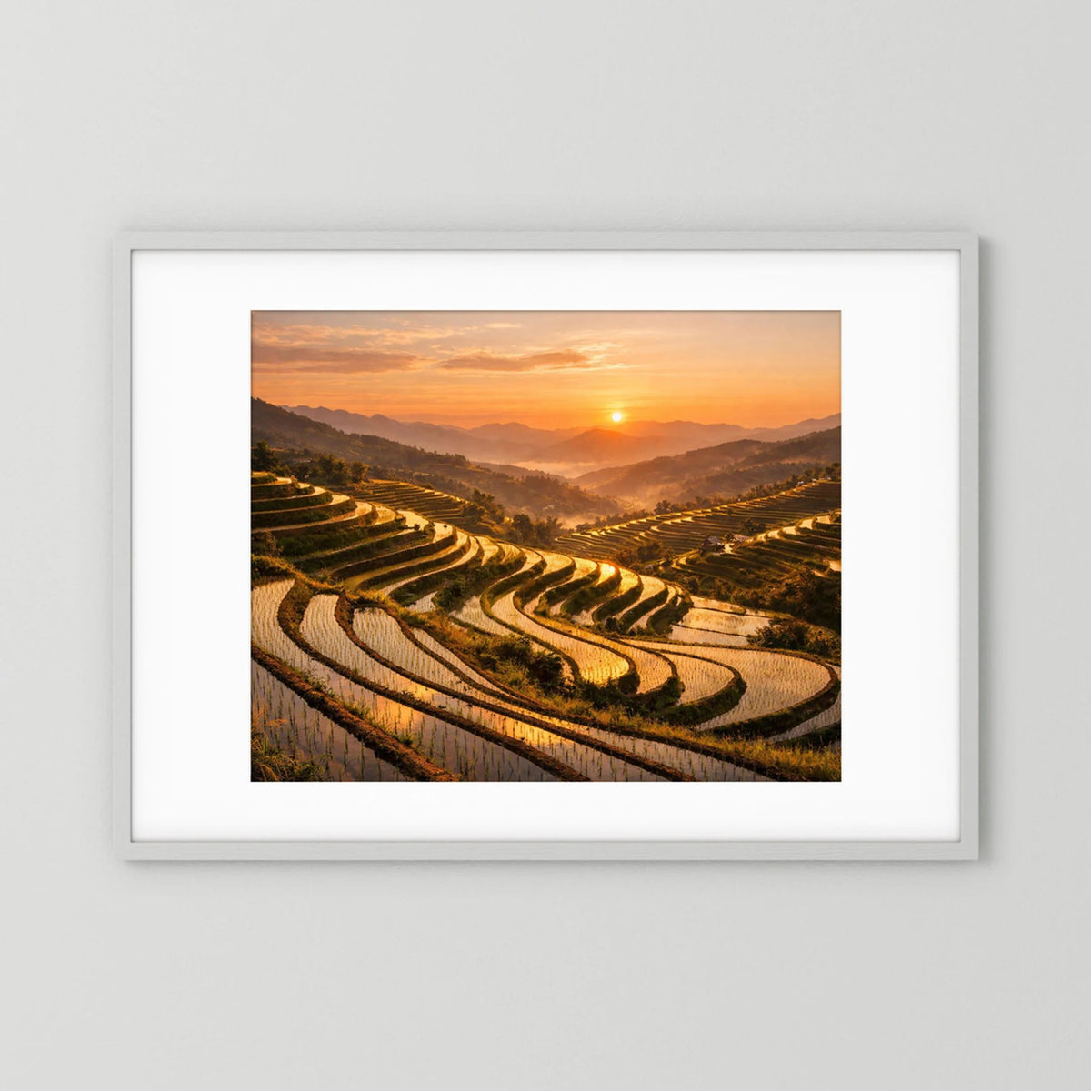 Wandbild Reisterrassen bei Sonnenuntergang im weißen Rahmen, Querformat