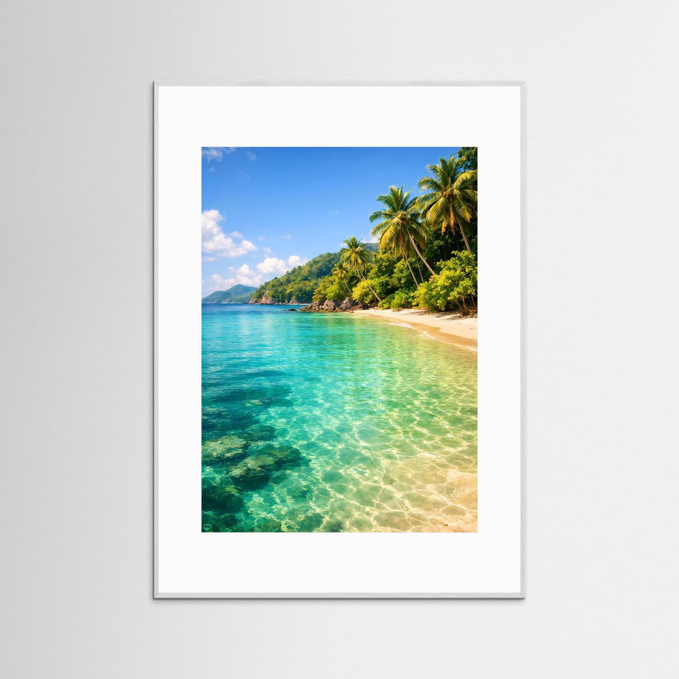 Strand-Poster mit Palmen und türkisfarbenem Wasser, silberner Holzrahmen