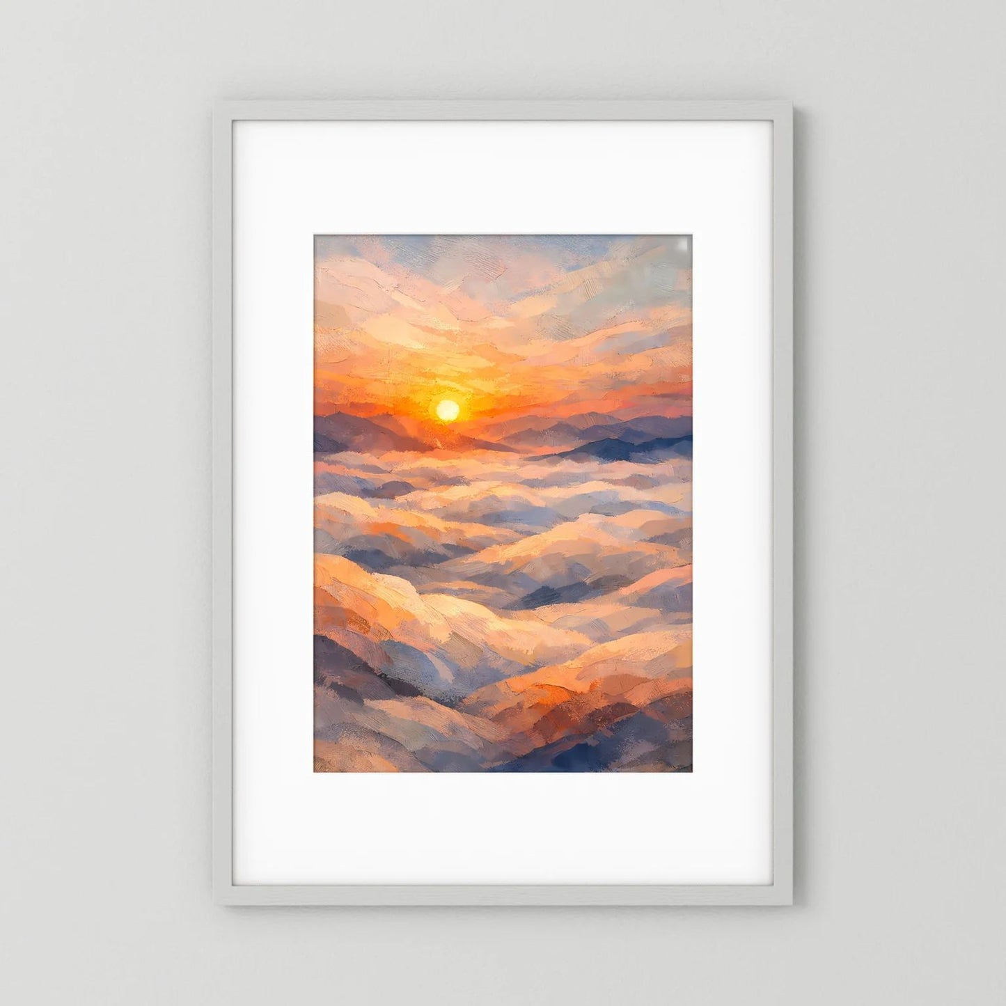 Landschaftsposter im Hochformat mit Sonnenuntergang über Wolken und pastellfarbenem Himmel, im Rahmen