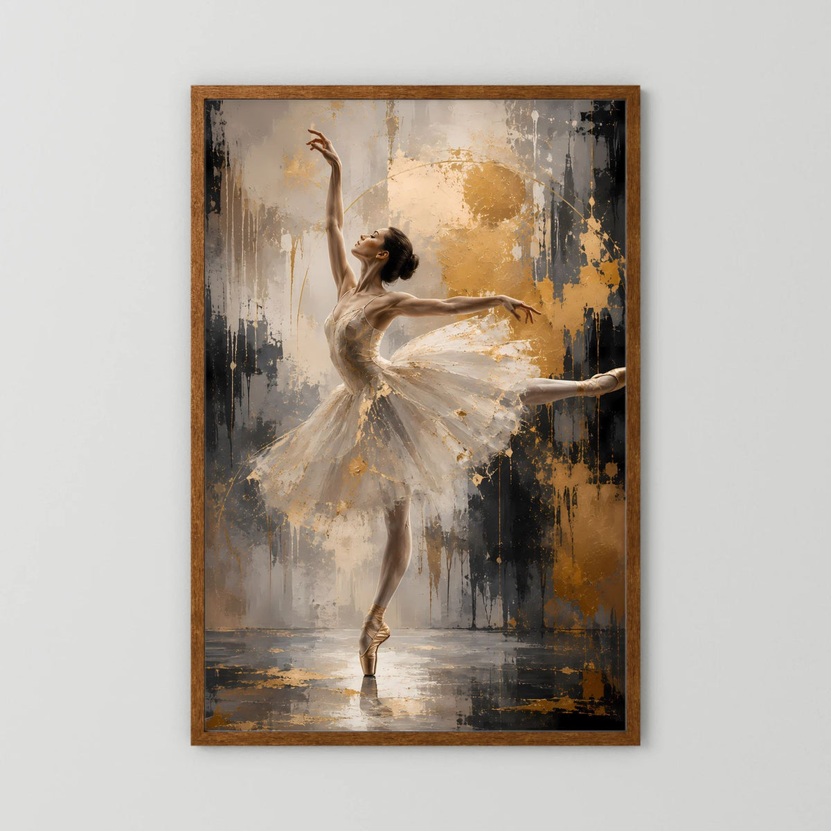 Hochformat-Poster mit Ballerina in Weiß und Gold, im breiteren braunen Holzrahmen