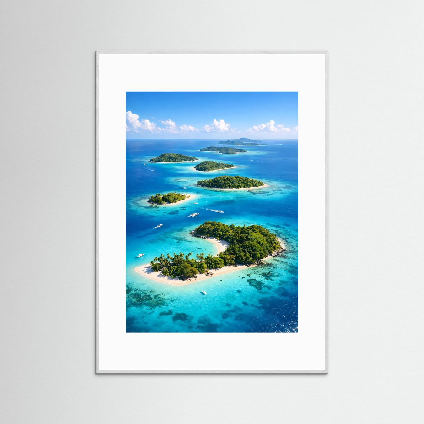 Hochformat-Poster mit Inseln und türkisblauem Meer, silberner Rahmen