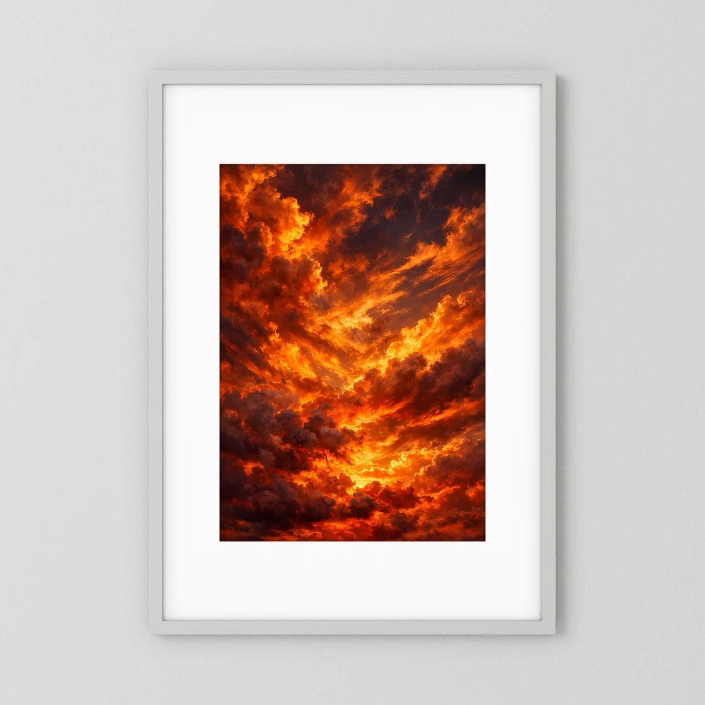 Hochformatiges Poster mit feurigen orange-roten Wolken im weißen Rahmen