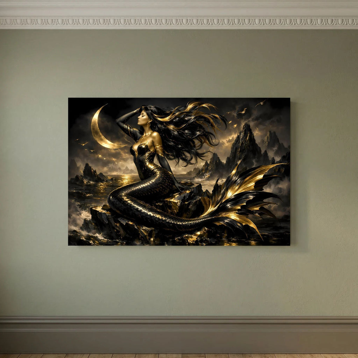 Fantasy-Wandbild im Querformat mit goldener Meerjungfrau und Mondschein über Felsen