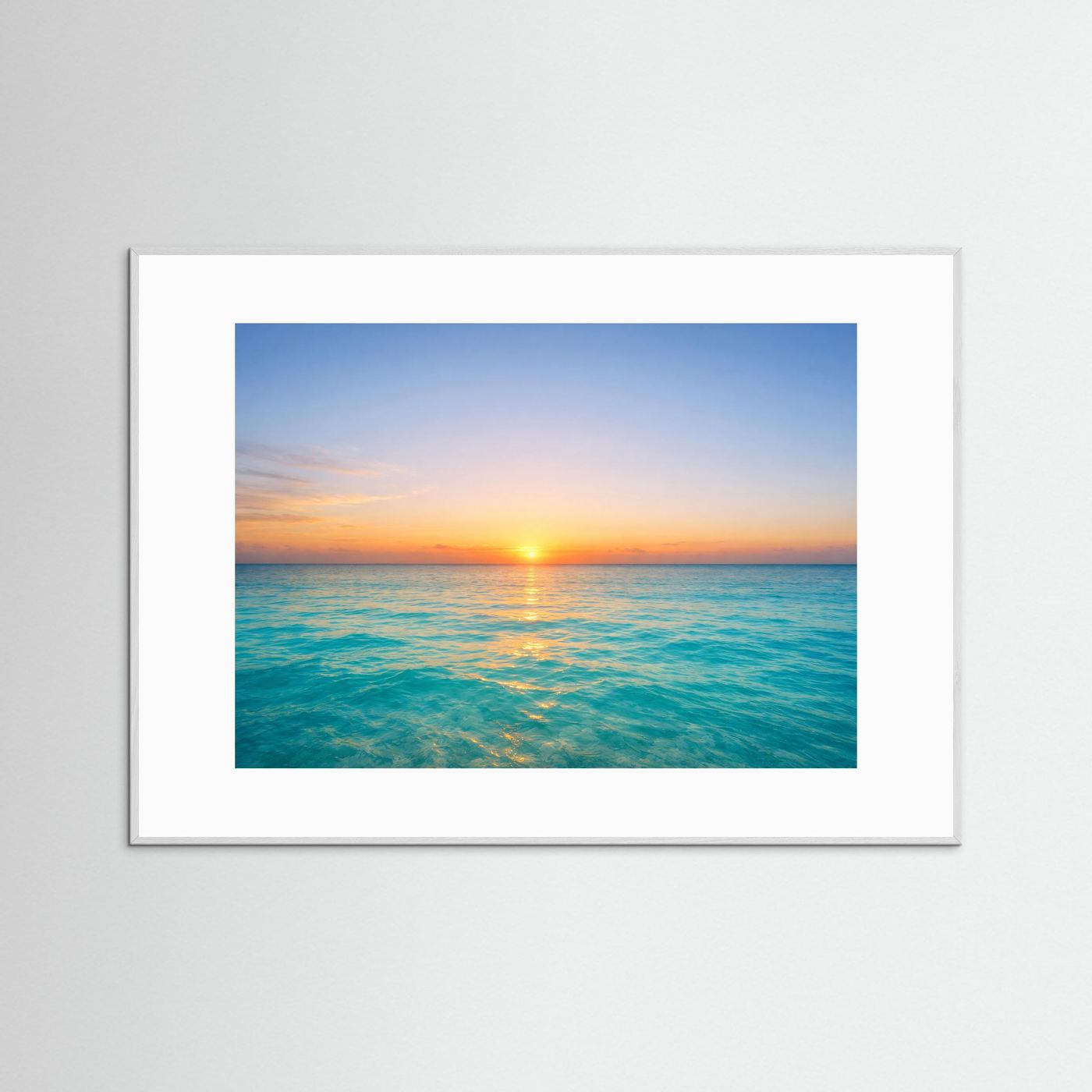Meer-Naturposter Querformat: Sonnenuntergang über dem Ozean, weißer Holzrahmen