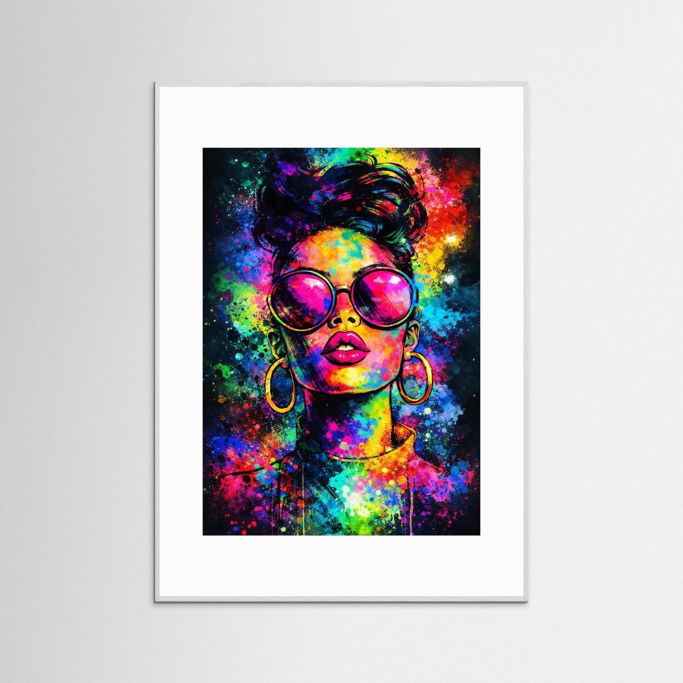 Pop-Art-Poster: Frau mit Sonnenbrille, Farbspritzer, bunter Druck, weißer Rahmen
