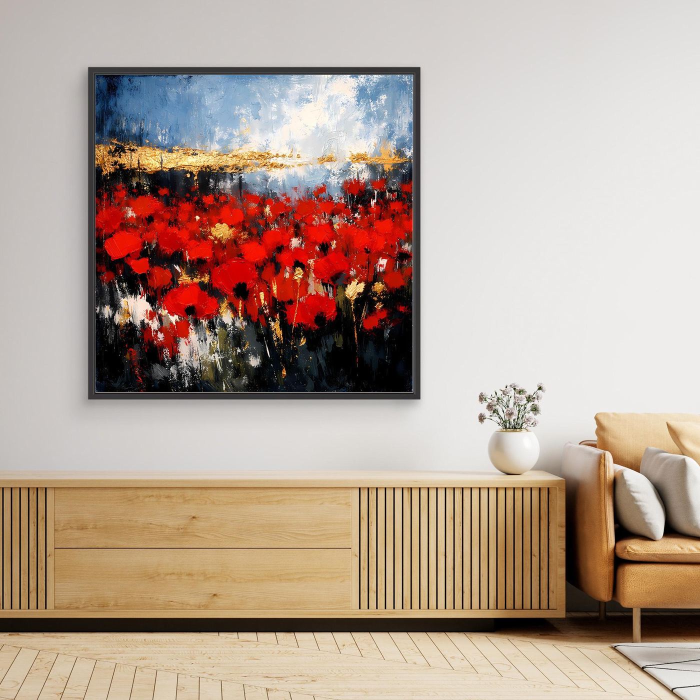 Abstraktes Wandbild mit blauen Farbfeldern, roten Blumen und goldenen Akzenten, schwarzer Rahmen