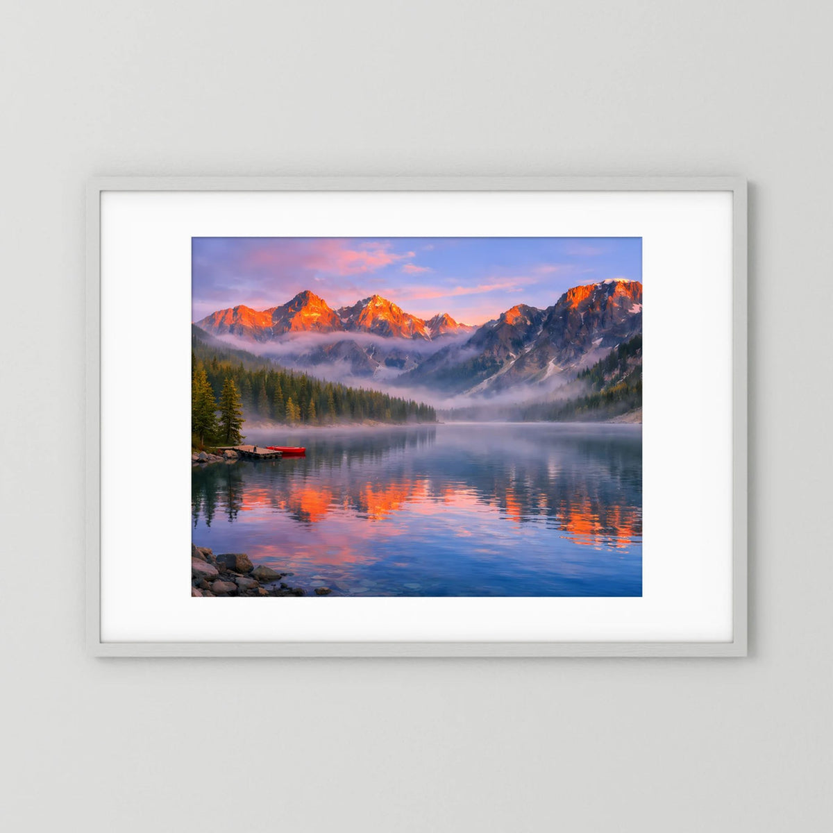 Wandbild mit hellem Rahmen: Berglandschaft bei Sonnenuntergang, Spiegelung im See
