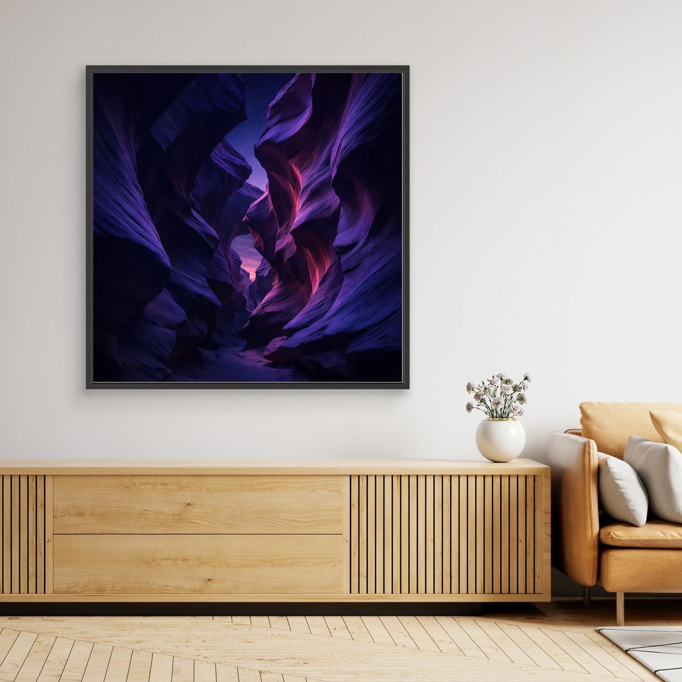 Wandbild mit violett-blauem Canyon-Motiv, schwarzer Rahmen