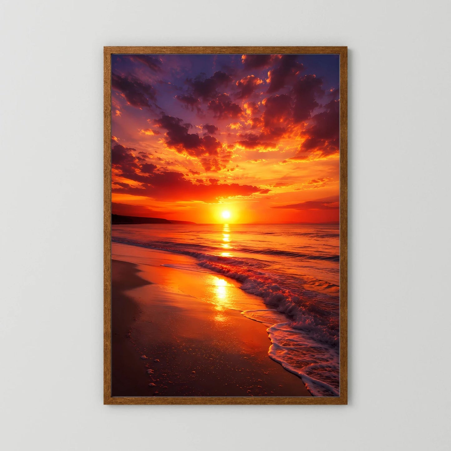 Hochformat-Poster Sonnenuntergang am Strand im braunen Holzrahmen