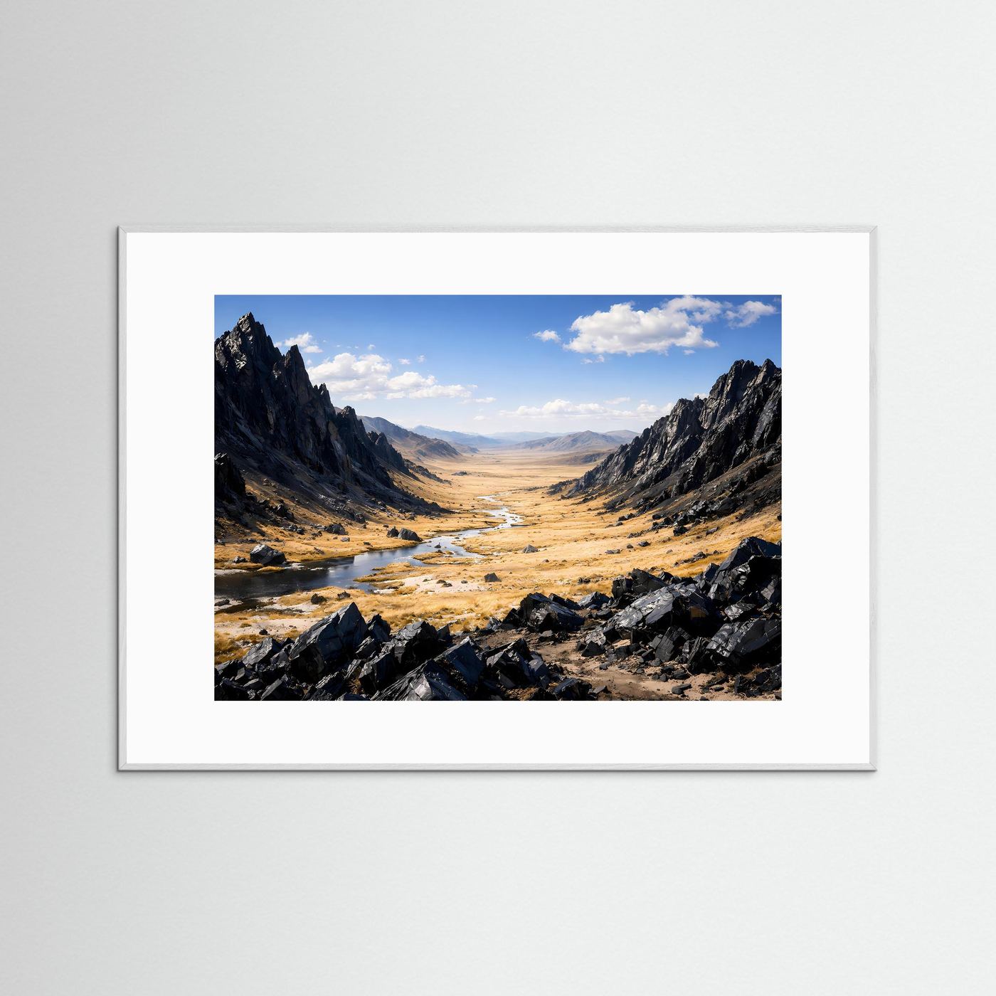Landschaftsposter mit Gebirgsfluss, grauer Rahmen, weißer Rand