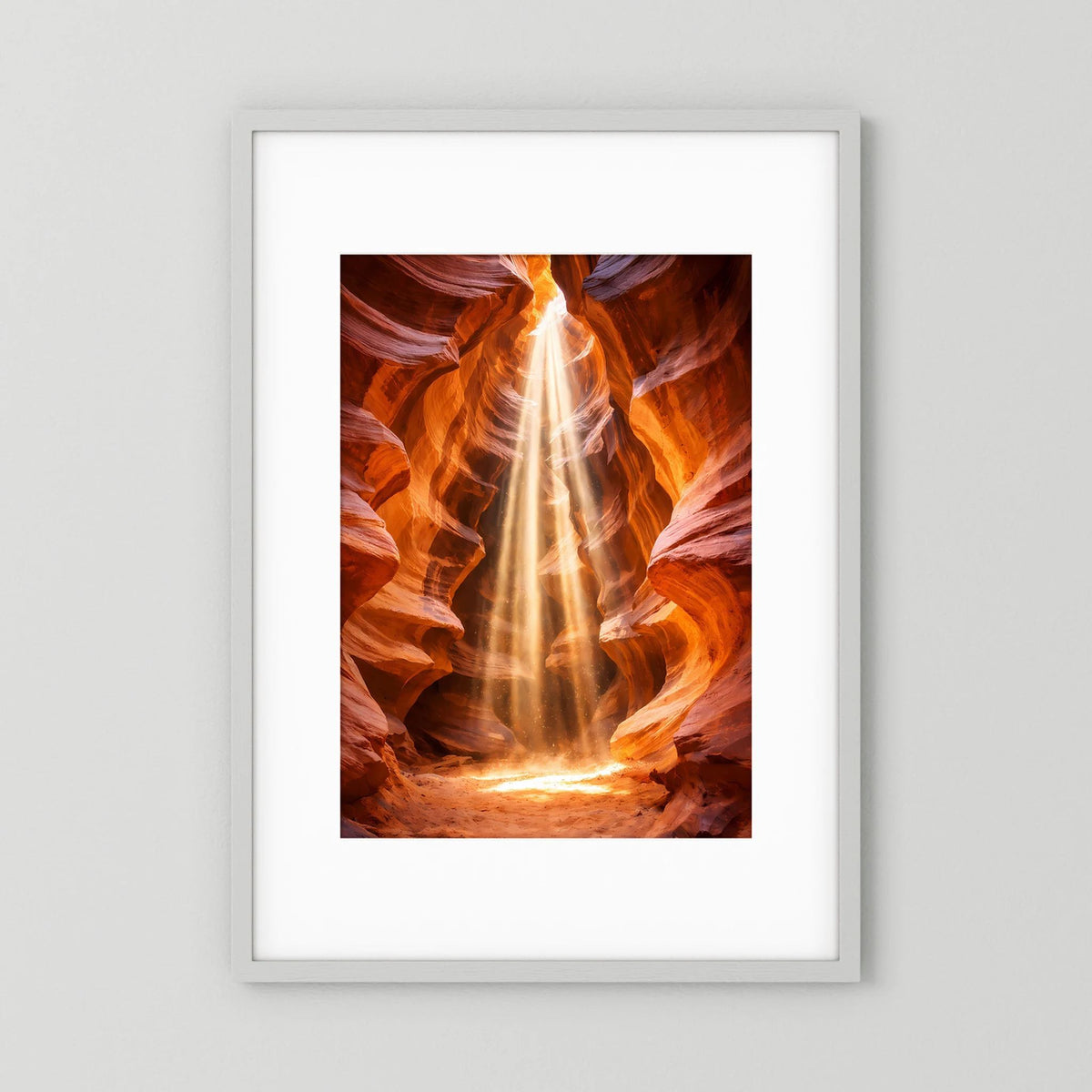 Gerahmtes Landschaftsposter mit leuchtender Canyonlandschaft in Orange und Gold
