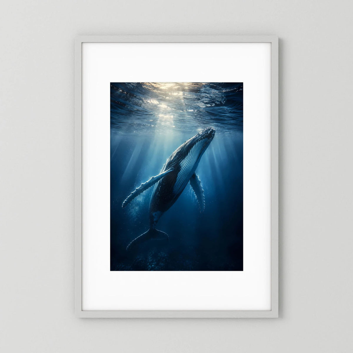 Hochformat-Poster mit Buckelwal unter Wasser im tiefblauen Meer, Sonnenstrahlen
