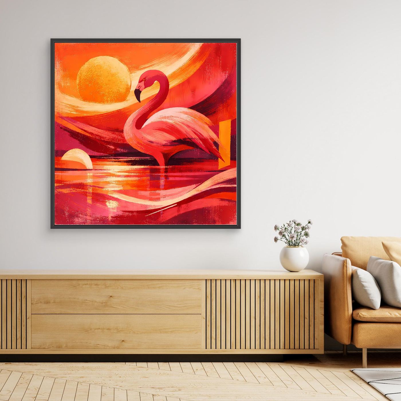 Quadratisches Leinwandbild: rosafarbener Flamingo über Wasserfläche, kräftige Sonnenuntergangstöne