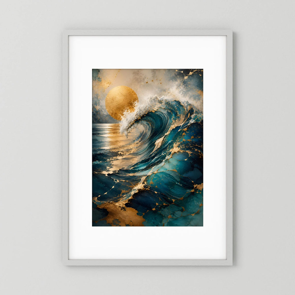 Gerahmtes Kunstposter im Hochformat mit abstrakter Meereswelle in Petrol, Türkis und Gold