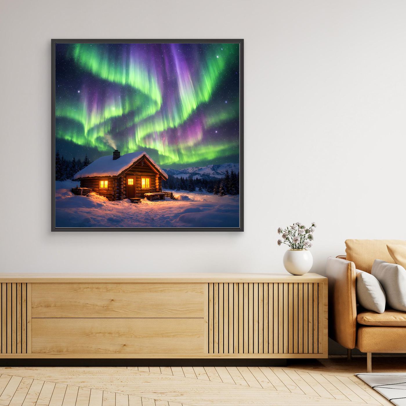 Leinwandbild mit Polarlicht und beleuchtetem Holzhaus im Winter, schwarz gerahmt