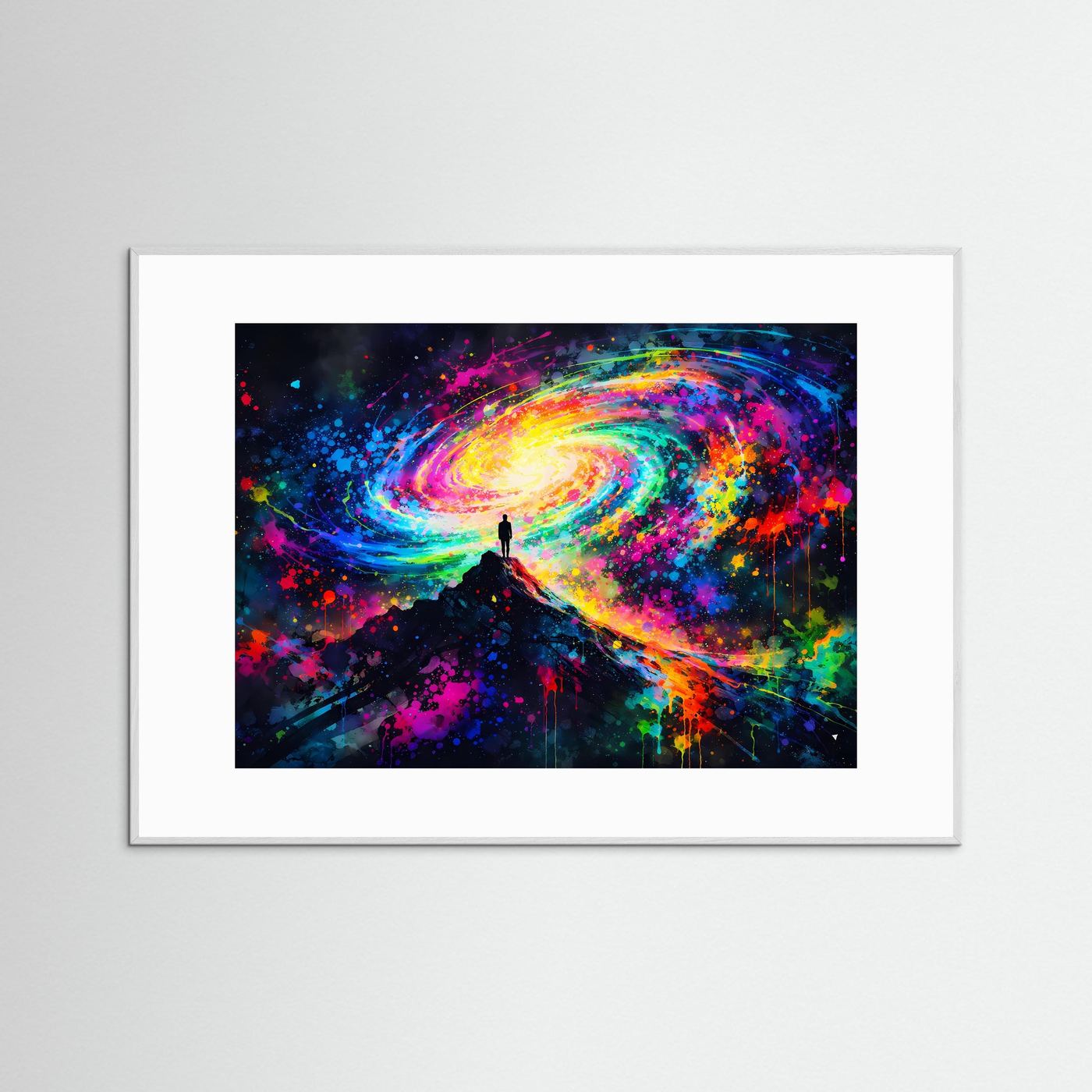 Weltraum-Poster mit Galaxy-Wirbel und Silhouette von Berg/Person, grauer Rahmen