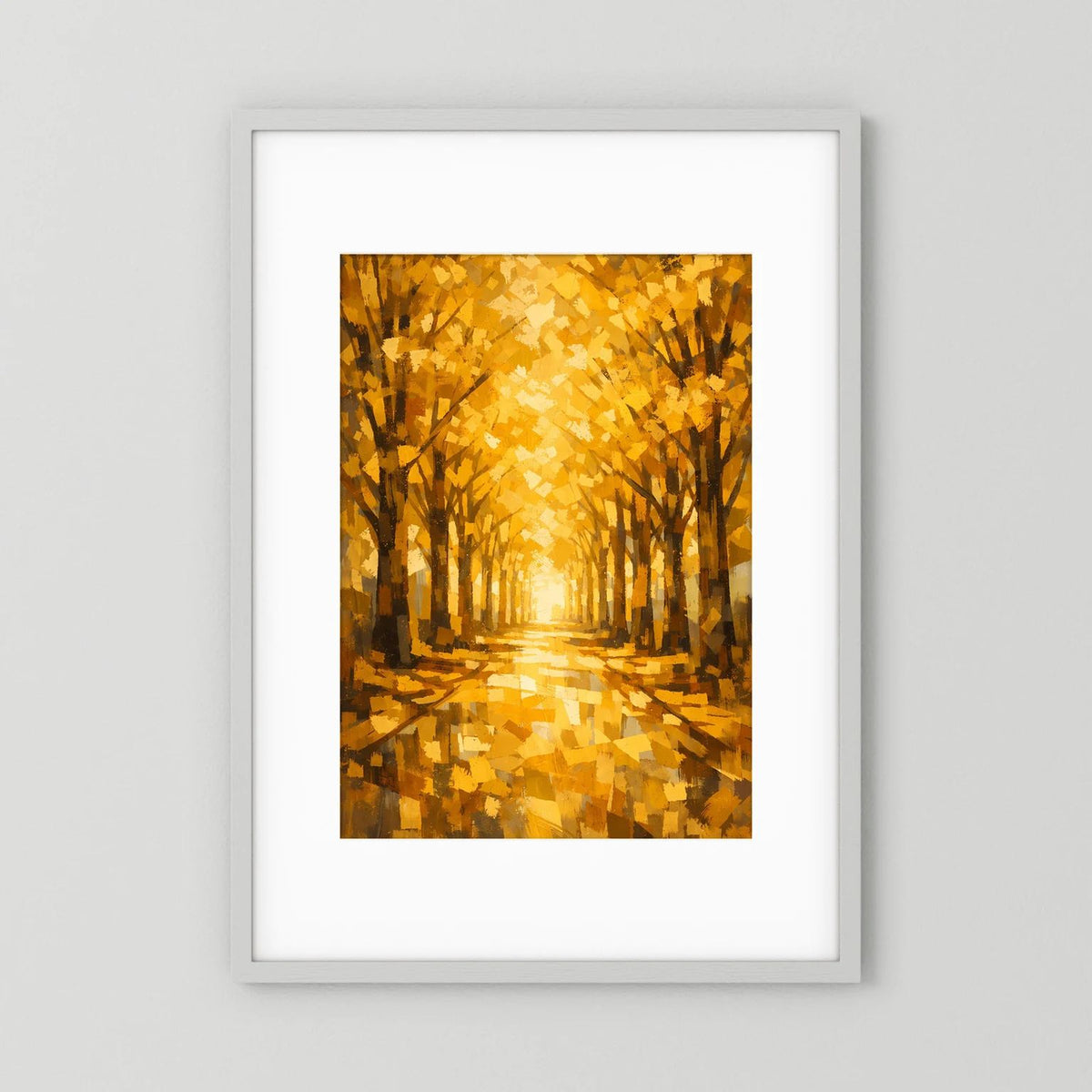 Gerahmtes Herbst-Poster: Baumallee im goldgelben Wald, Weg und warmes Licht im Hochformat