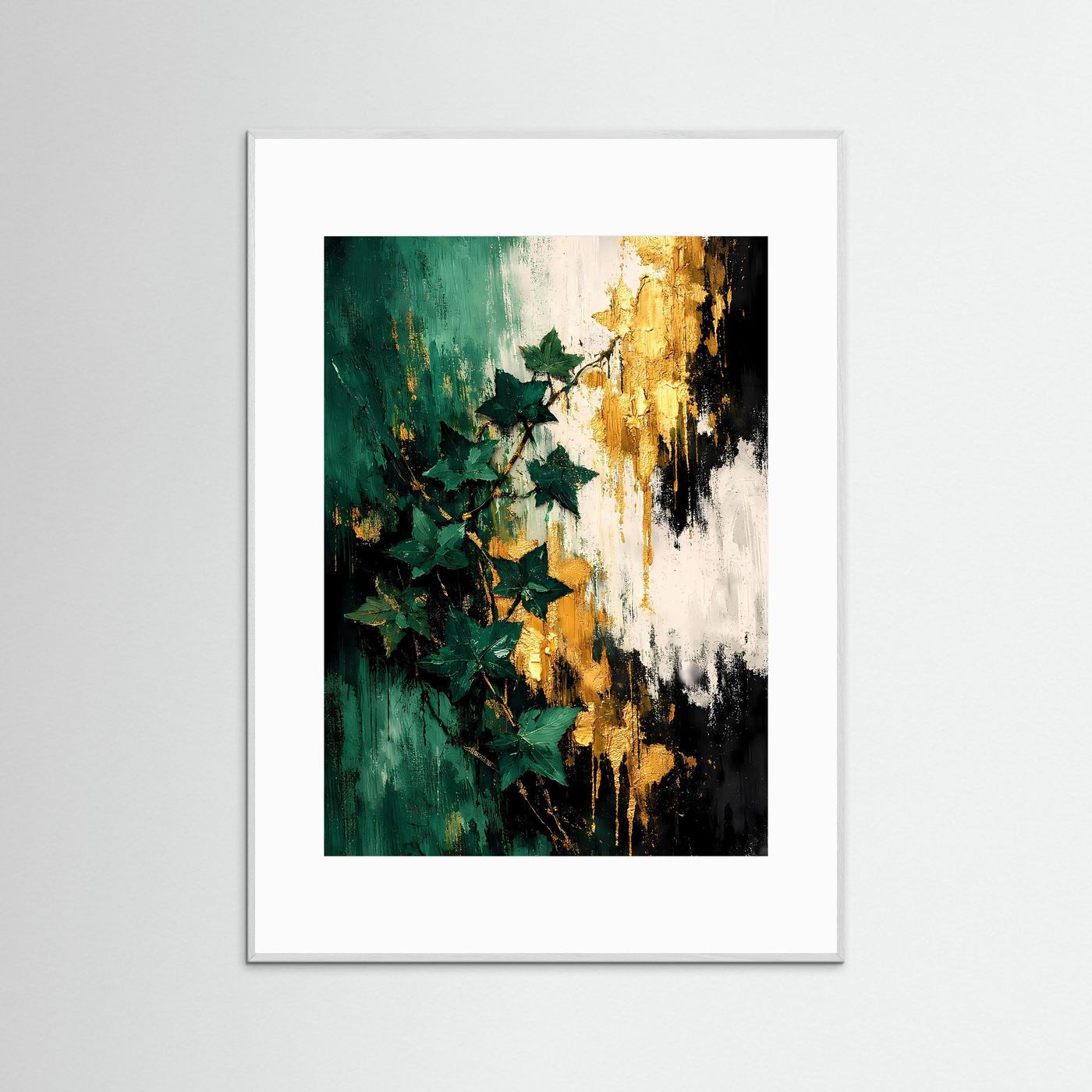 Kunstposter im Hochformat mit Efeublättern in Smaragdgrün und goldenen Akzenten, grauer Rahmen
