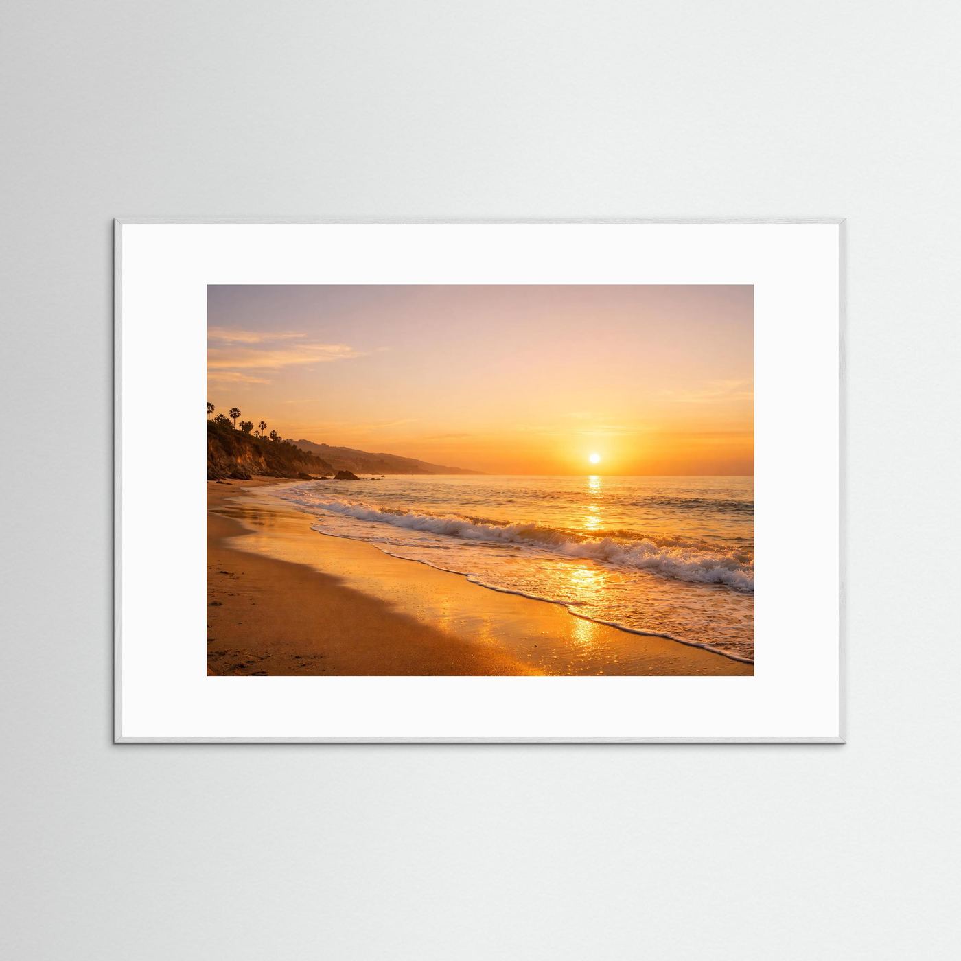 Naturposter Querformat: Sonnenuntergang am Strand, weißer Rahmen mit weißer Einfassung