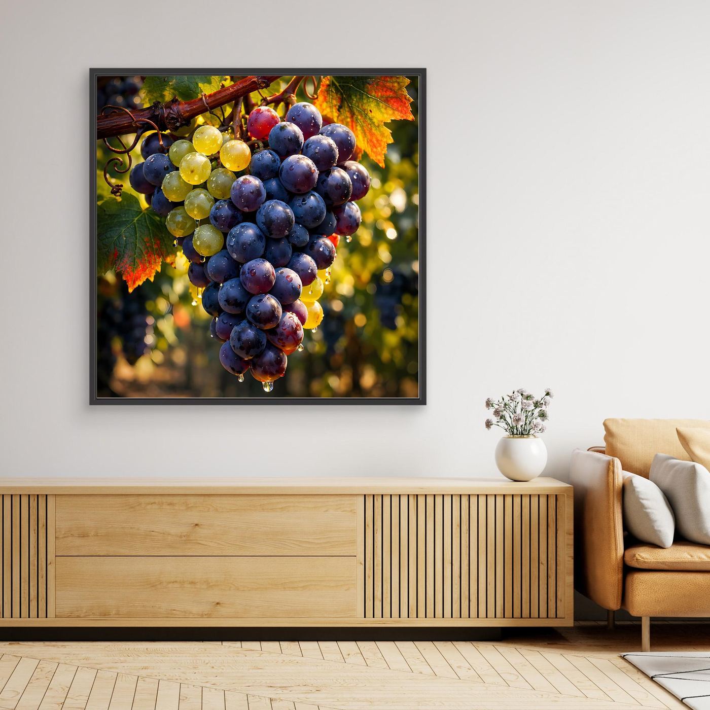 Gerahmtes Leinwand-Wandbild mit Trauben an Weinrebe, schwarzer Rahmen
