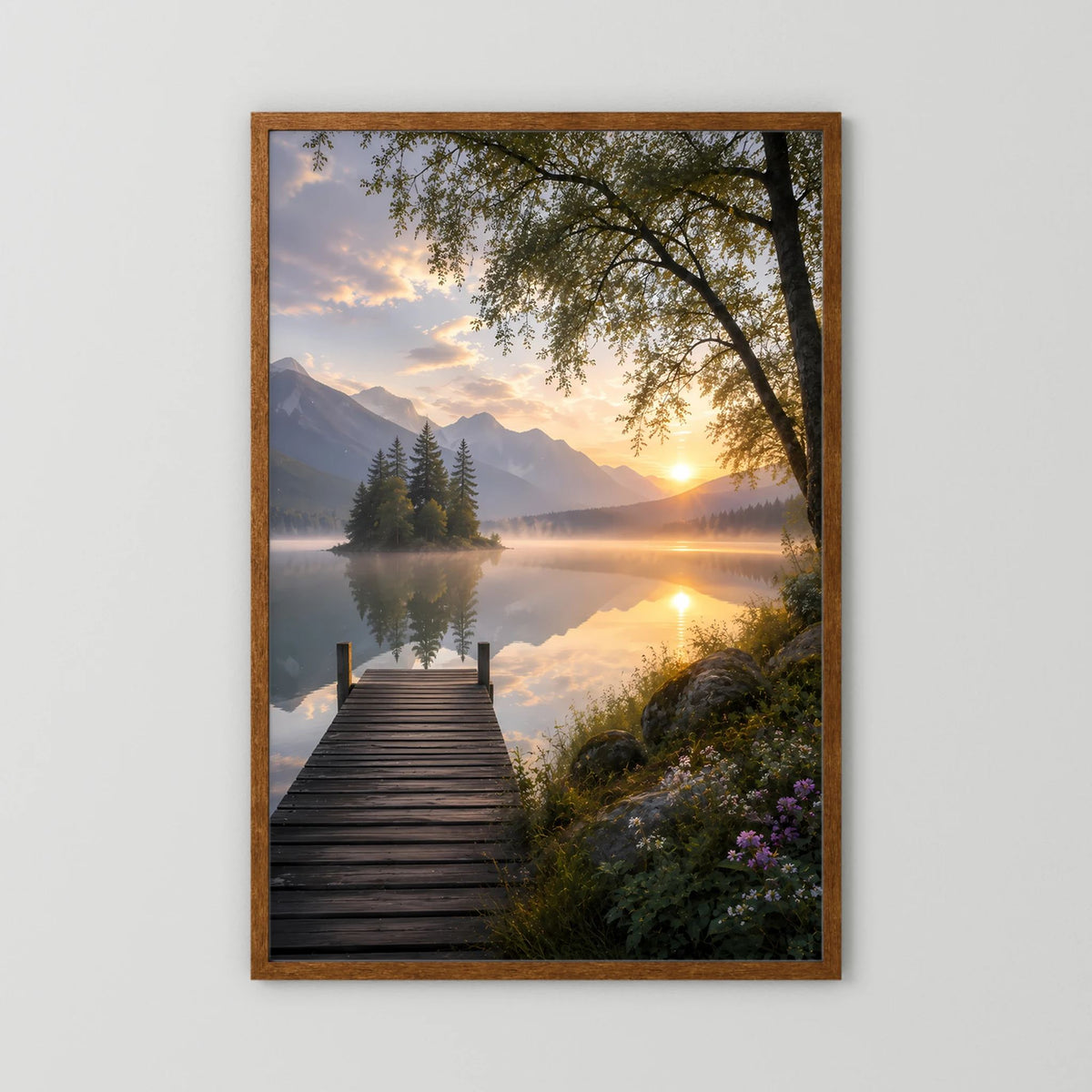Bergsee mit Holzsteg | Sonnenuntergang in ruhiger Berglandschaft | Poster Hochformat