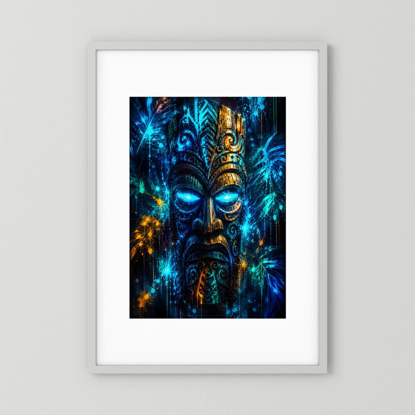 Hochformatiges Kunstposter mit leuchtender Tiki-Maske in Blau, Türkis und Gold im weißen Rahmen
