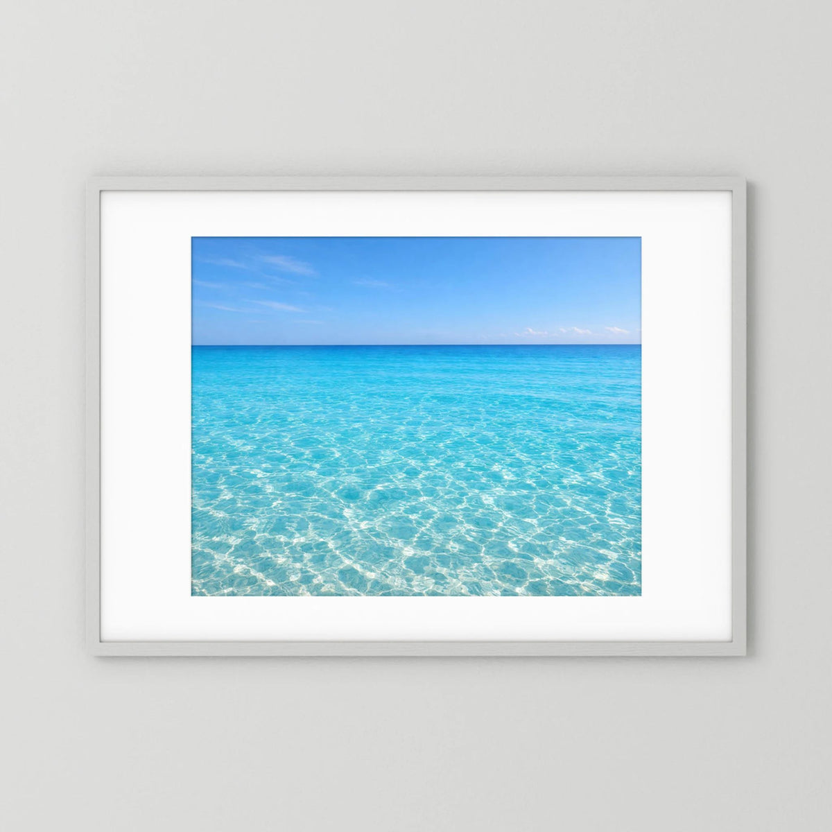 Wandbild im Querformat mit weißem Rahmen und blauem Meerwasser-Motiv