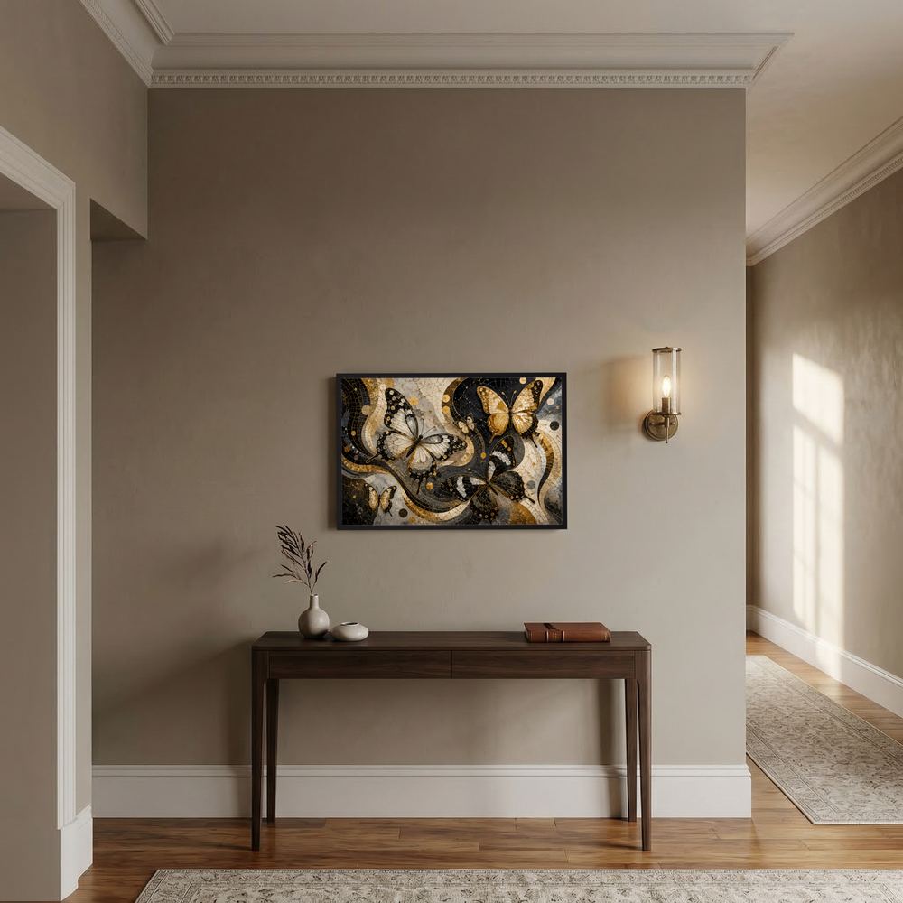 Gerahmtes Querformat-Poster mit gold-schwarzen Mosaikschmetterlingen und Ornamenten