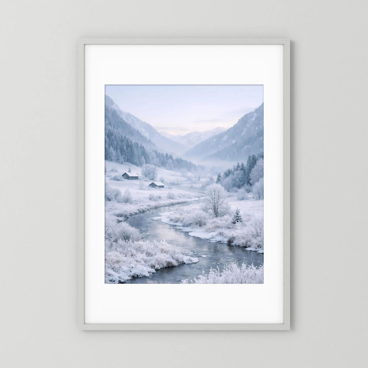 Gerahmtes Winterlandschafts-Poster mit Fluss und verschneitem Tal, weißer Rahmen