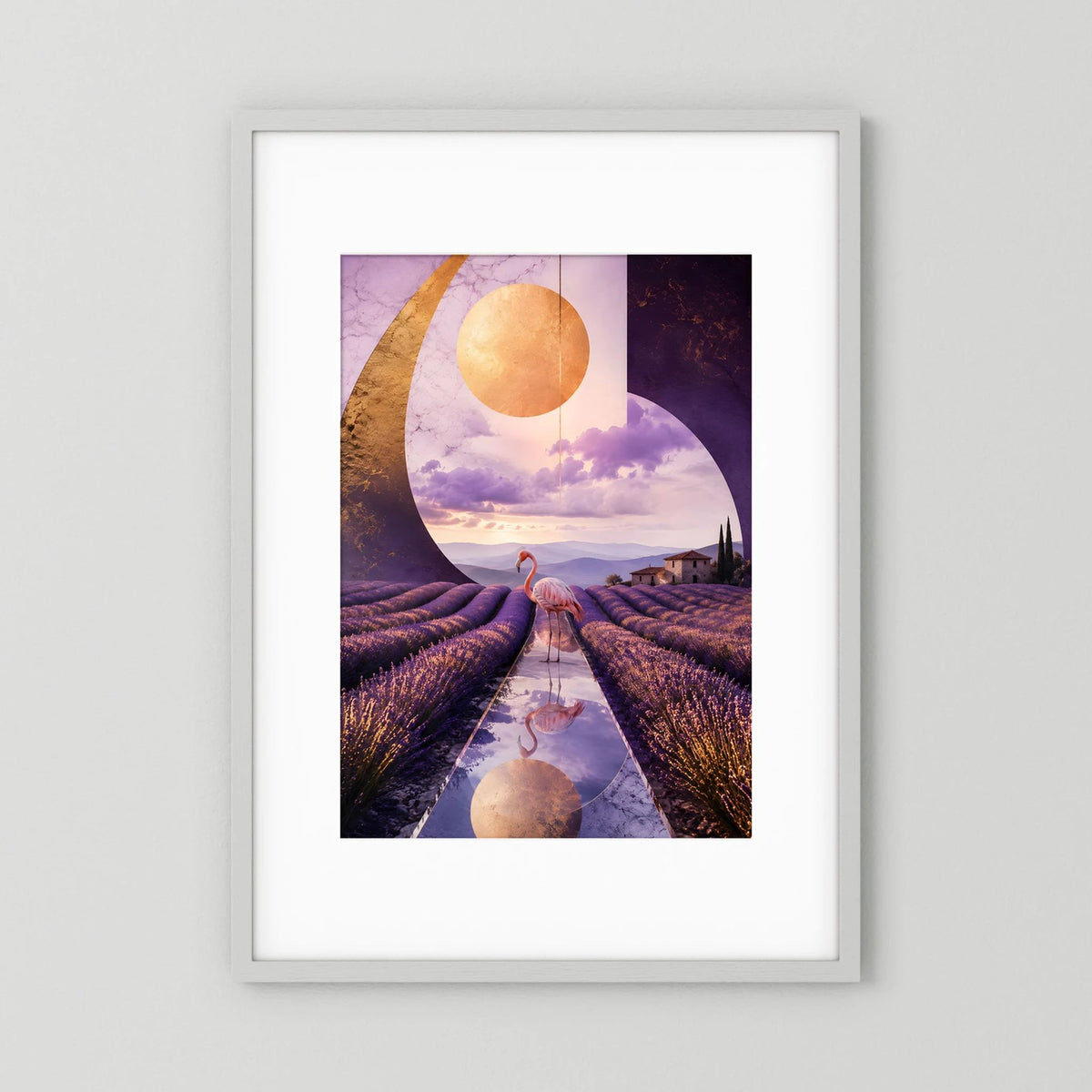 Kunstposter im Rahmen: Lavendelfeld mit Flamingos, goldenen Kreisen und violettem Himmel