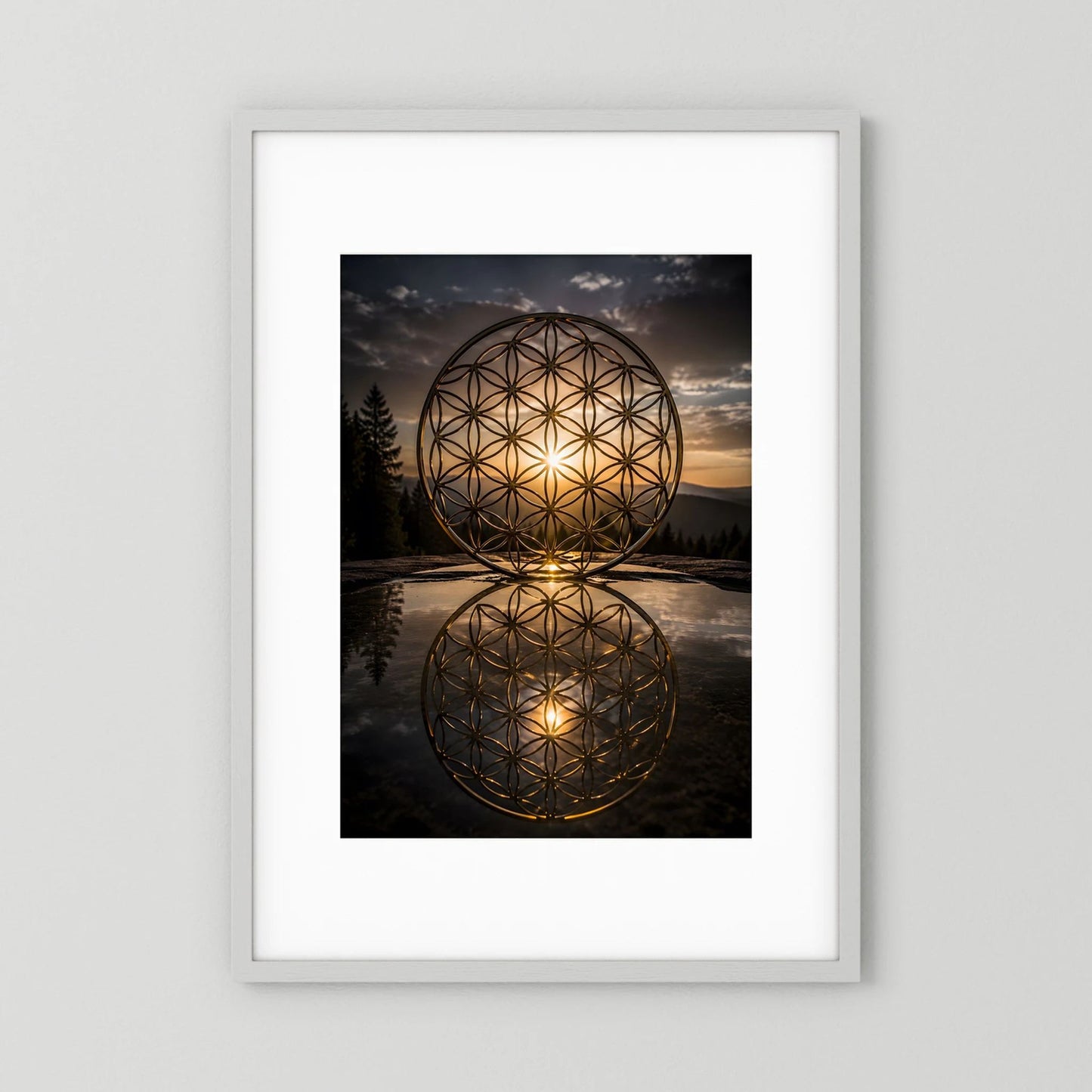 Hochformatiges Poster mit goldener Blume des Lebens als Kugelmotiv, Spiegelung