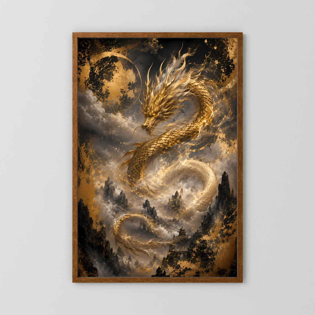 Drachenposter: goldener Drache über dunklen Wolken, brauner Rahmen, Hochformat