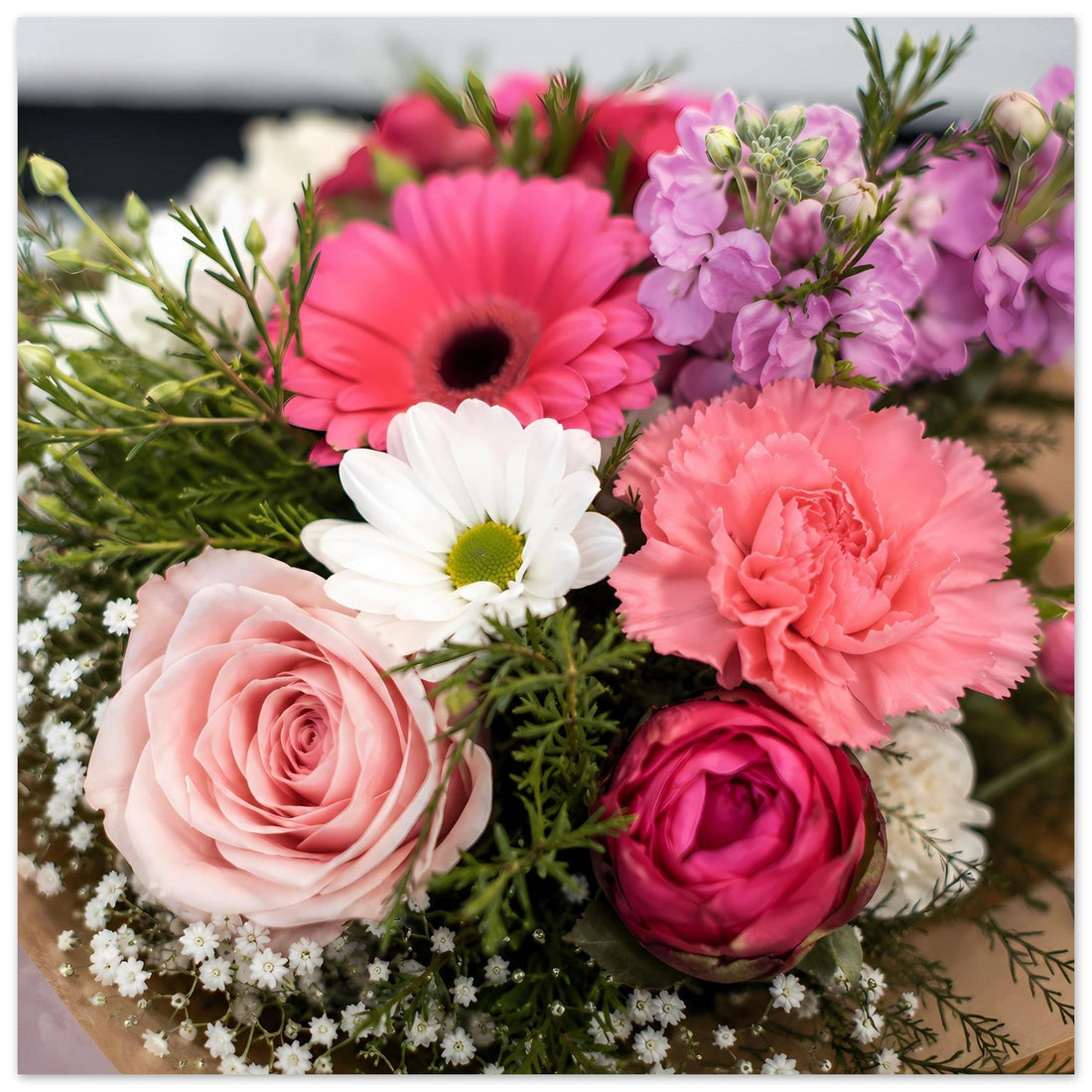 Blumenstrauß mit Rosen Gerbera und Nelken als Geburtstagsmotiv