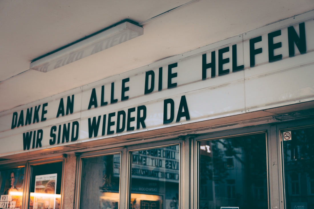 A sign that says bake an alle die helfen