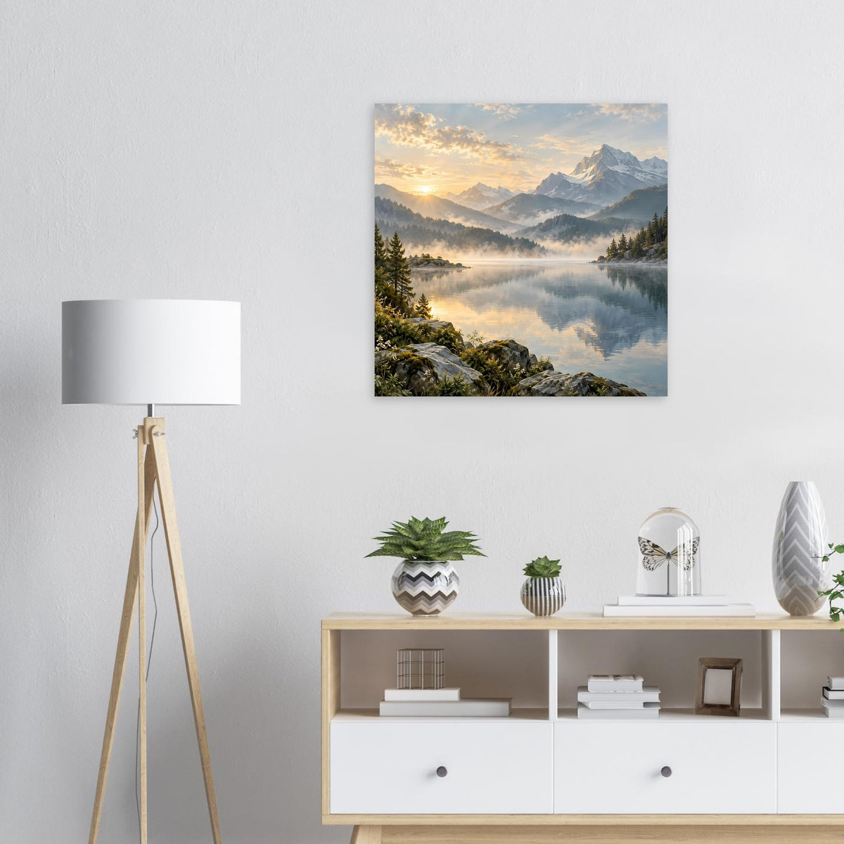 Landschaftsposter mit Bergsee, Nebel und goldenem Sonnenaufgang, Spiegelung im Wasser