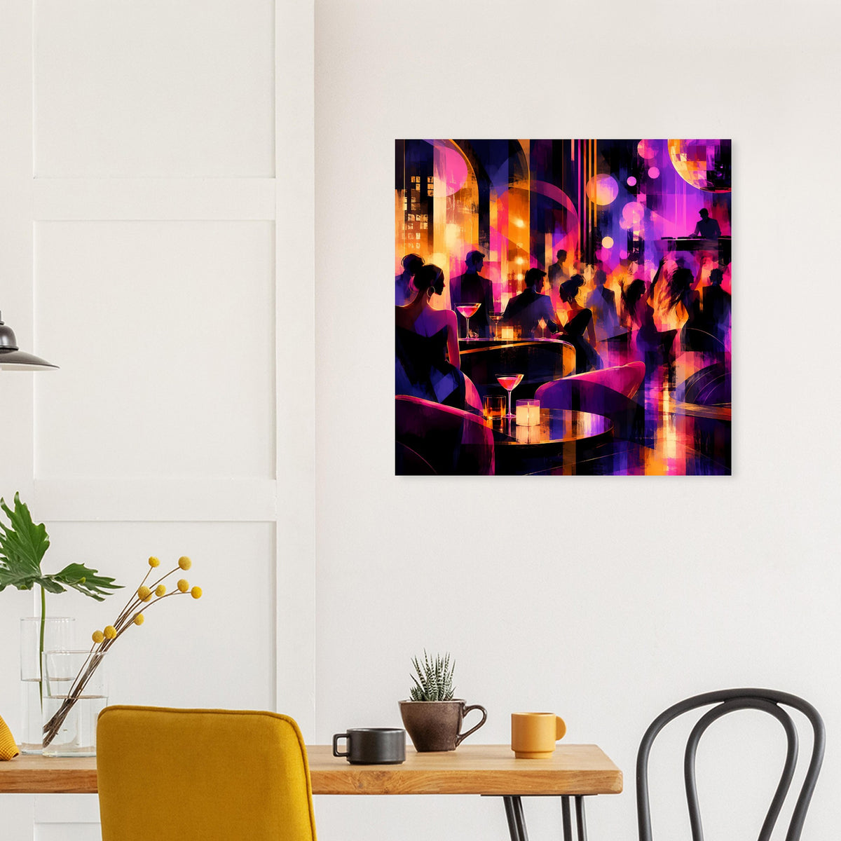 Quadratisches Poster: Party-Lounge mit Menschen an Tischen, farbiges Neonlicht in Violett